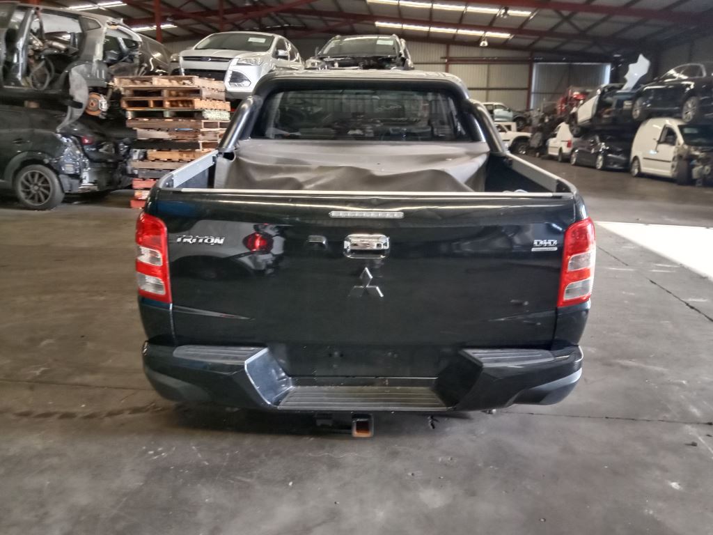 Mitsubishi Triton 2017 Black Wrecking