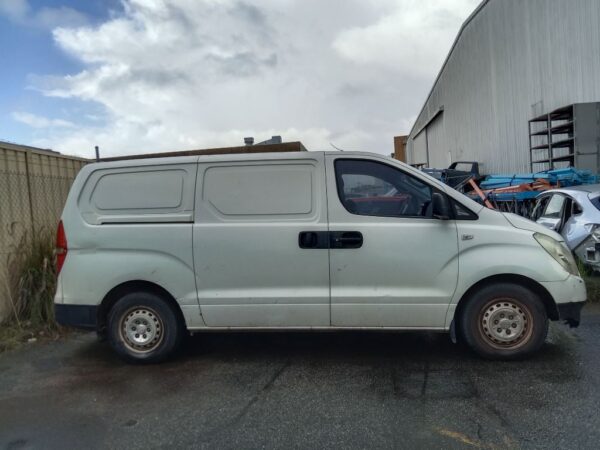 Hyundai iload 2009 White Wrecking