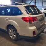 Subaru outback 2009 White Wrecking