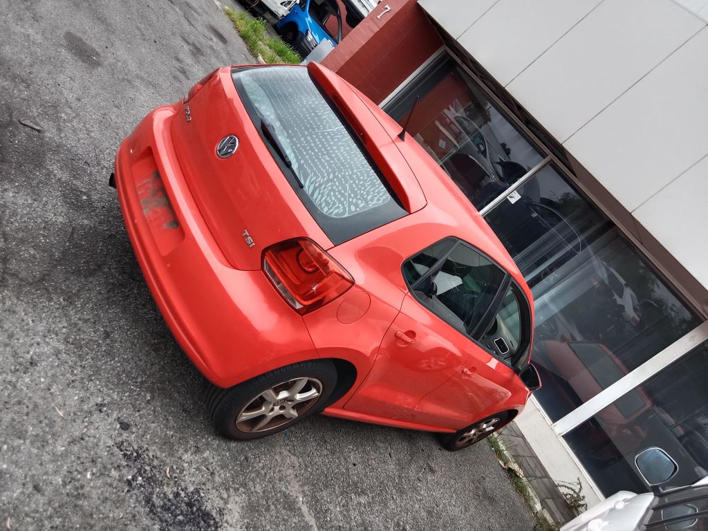 Volkswagen polo 2011 Red Wrecking