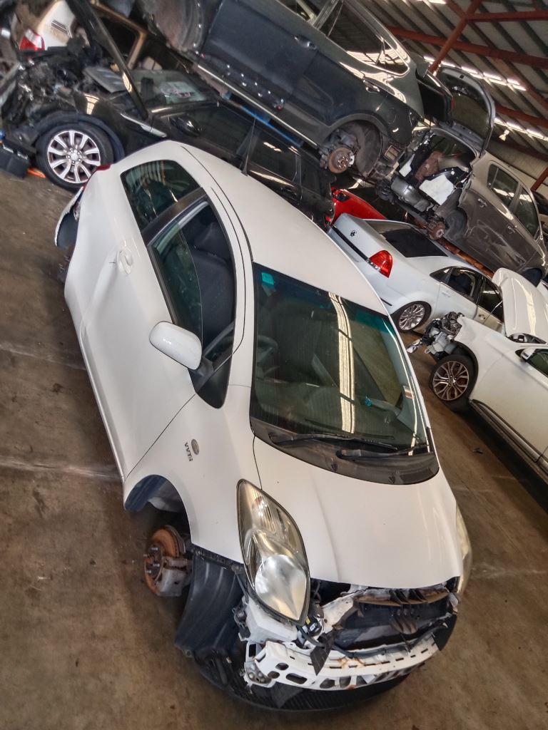 Toyota Yaris 2007 White Wrecking