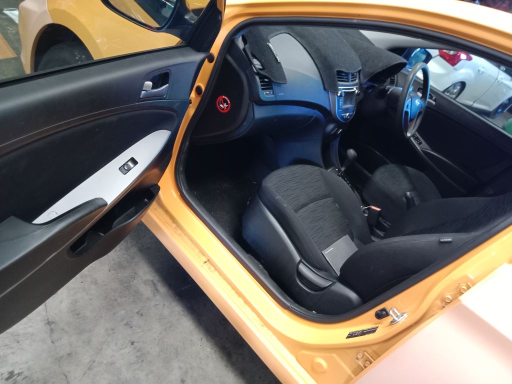 Hyundai accent 2015 yellow Wrecking