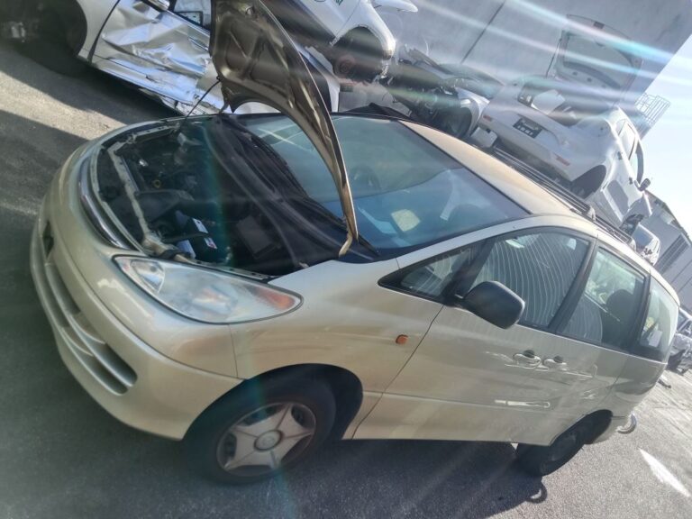 Toyota Tarago 2003 Gold Wrecking