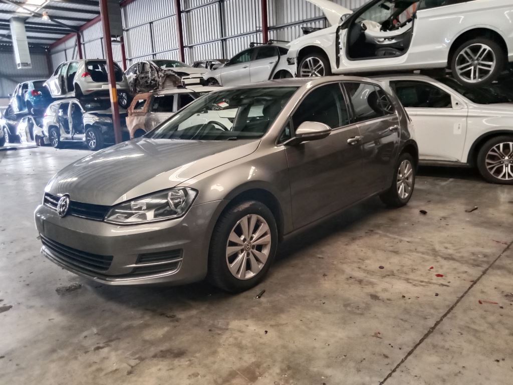 Volkswagen golf 2014 Grey Wrecking
