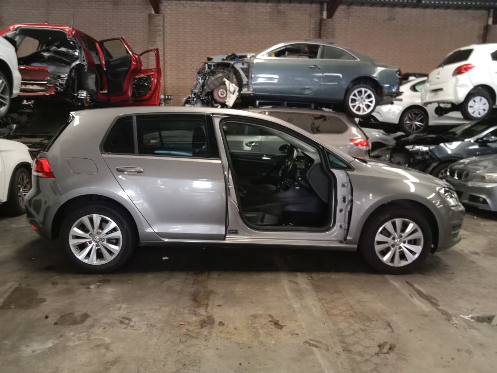 Volkswagen golf 2014 Grey Wrecking