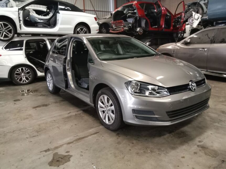 Volkswagen golf 2014 Grey Wrecking
