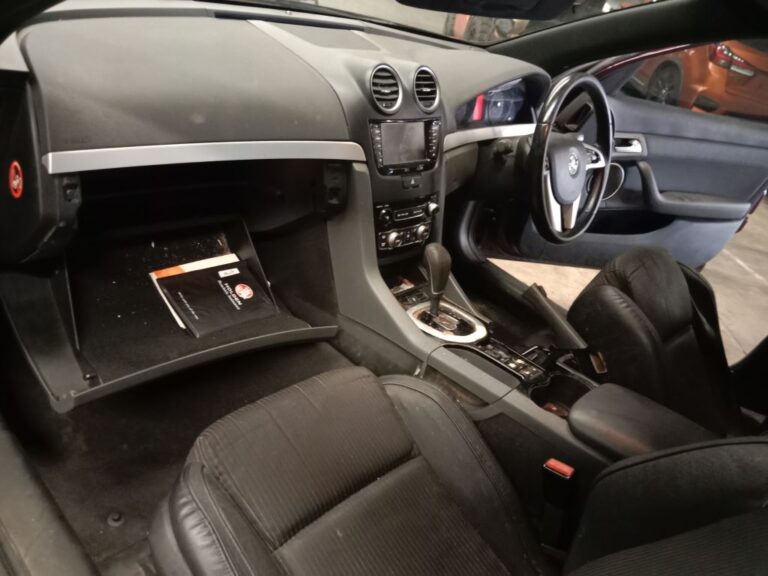 Holden Commodore SV6 2012 maroon Wrecking