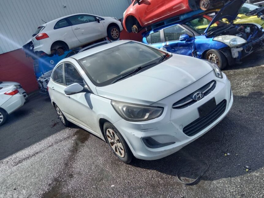 Hyundai accent 2017 White Wrecking