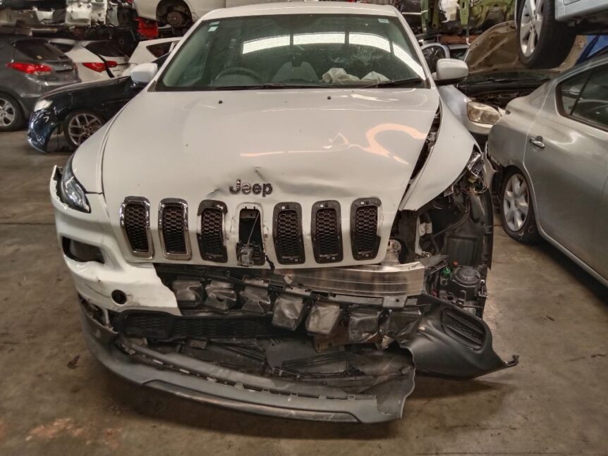 Jeep Cherokee 2014 White Wrecking