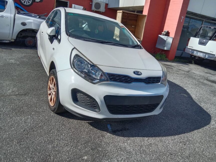 Kia Rio 2015 White Wrecking