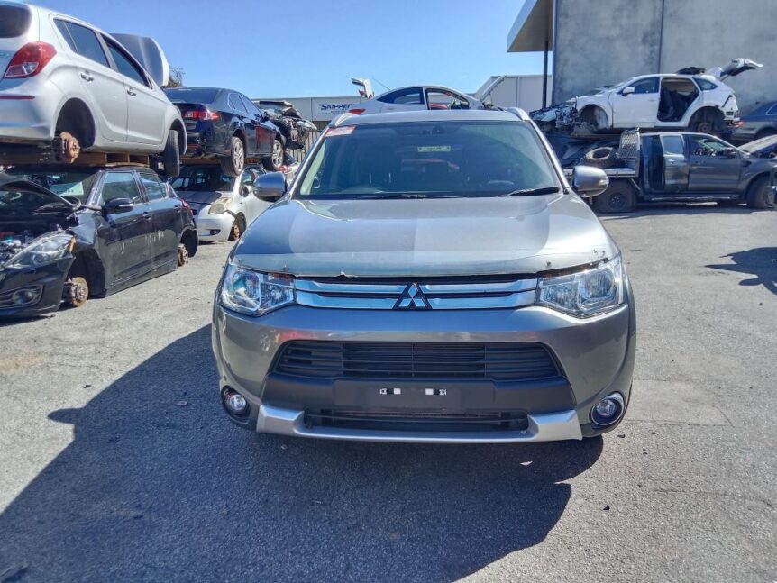 Mitsubishi outlander 2014 Grey Wrecking