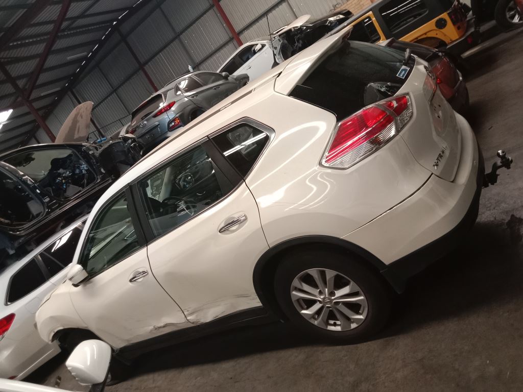 Nissan X-Trail 2015 White Wrecking