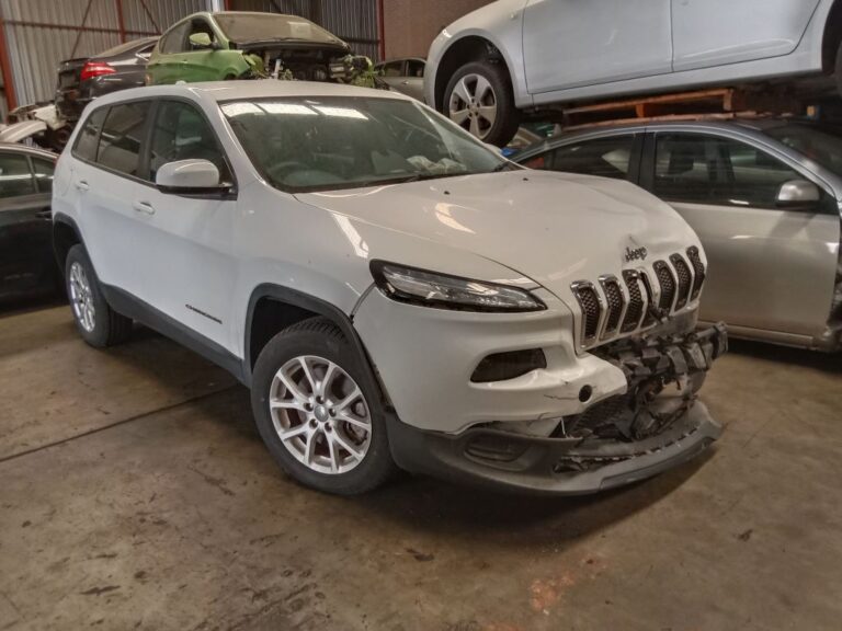 Jeep Cherokee 2014 White Wrecking