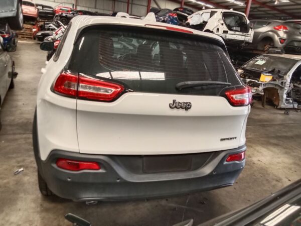 Jeep Cherokee 2014 White Wrecking