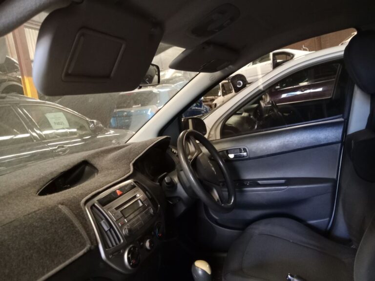Hyundai i20 2013 Grey Wrecking