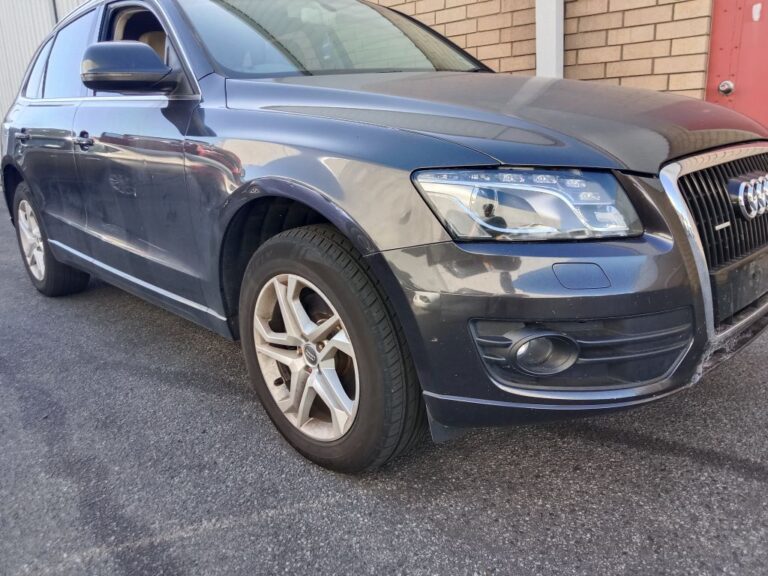 Audi Q5 2010 Grey Wrecking