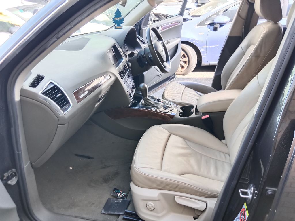 Audi Q5 2010 Grey Wrecking