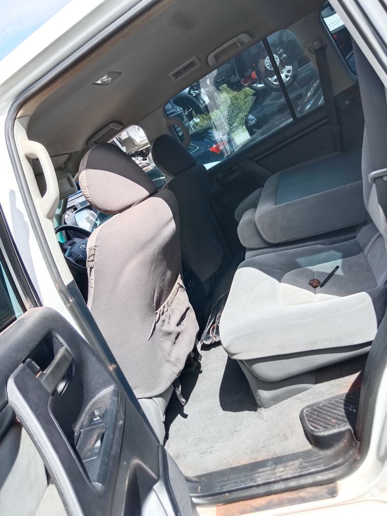 Toyota LandCruiser 200 Ser 2010 White Wrecking