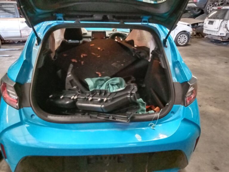 Toyota corolla 2019 Blue Wrecking