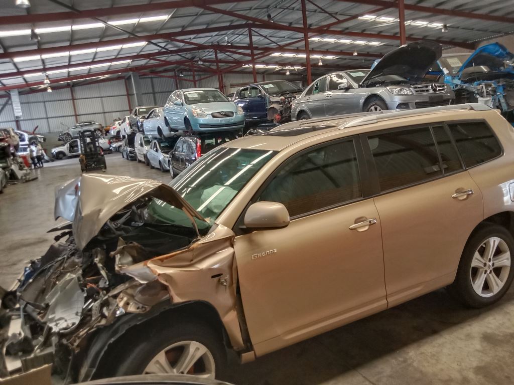 Toyota Kluger 2008 Gold Wrecking