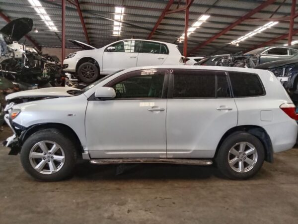 Toyota Kluger 2009 White Wrecking