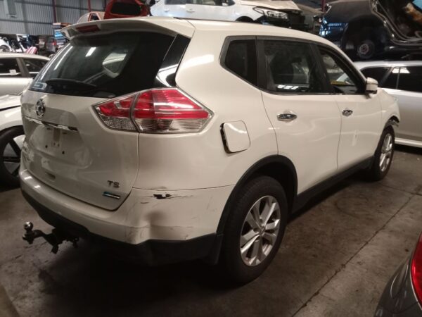 Nissan X-Trail 2015 White Wrecking