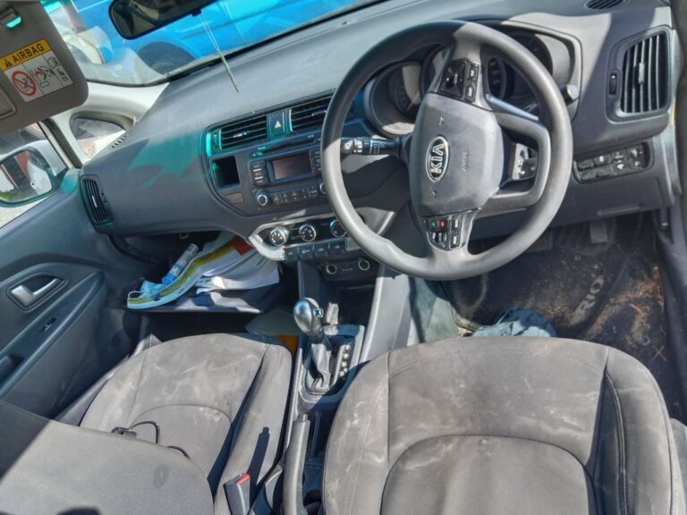 Kia Rio 2015 White Wrecking