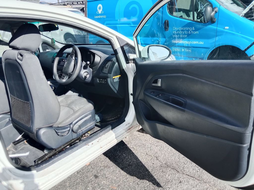 Kia Rio 2015 White Wrecking