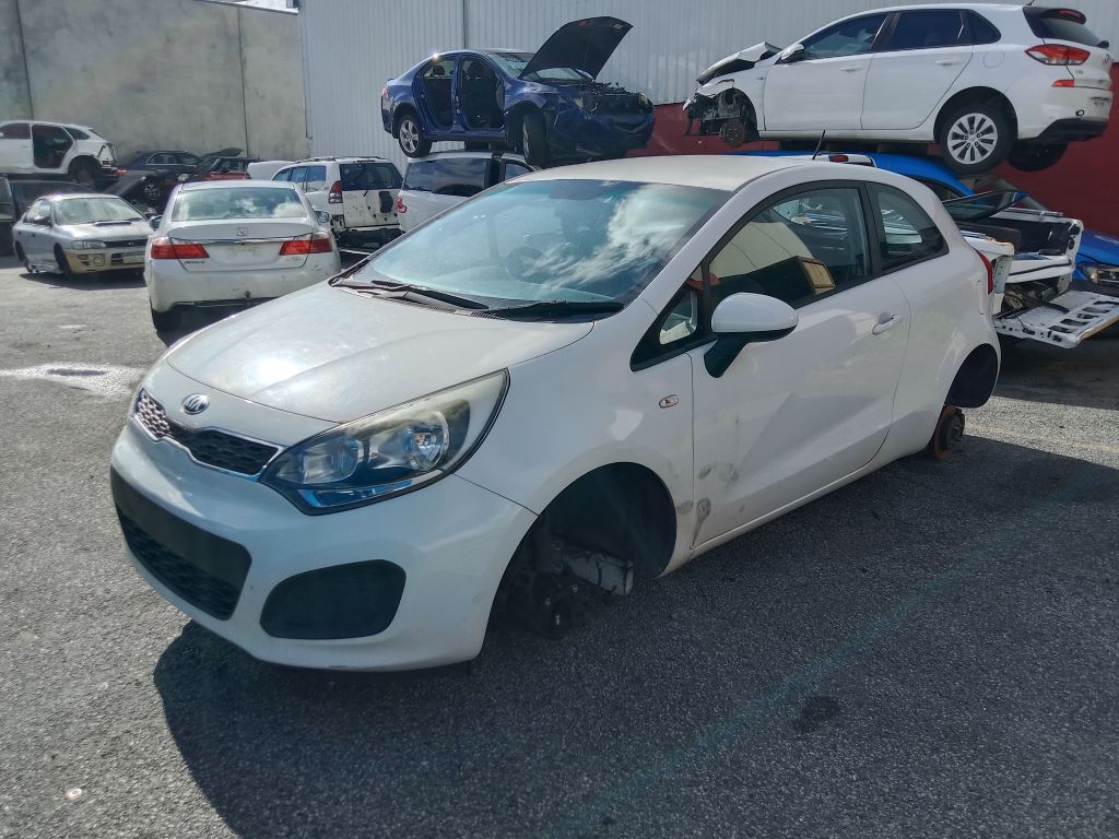 Kia Rio 2015 White Wrecking