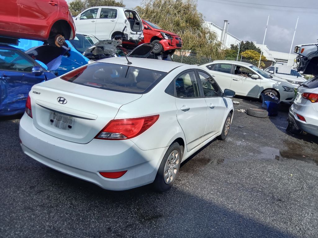  Hyundai accent 2017 White Wrecking