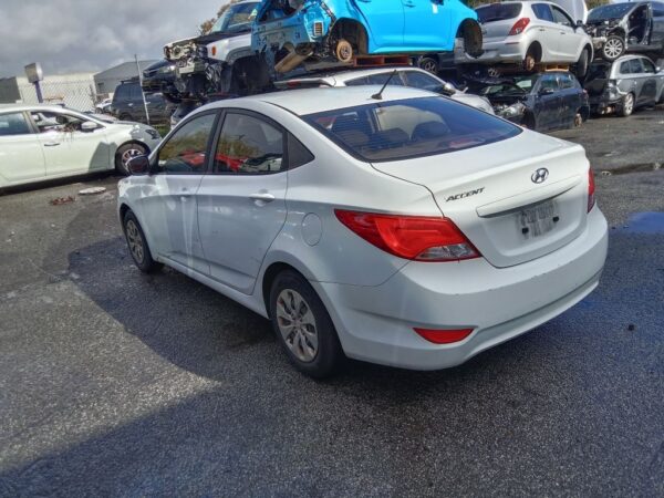  Hyundai accent 2017 White Wrecking