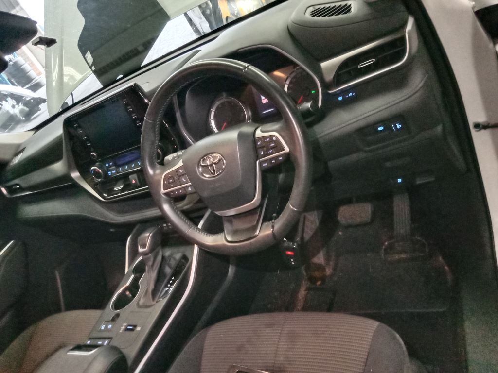 Toyota Kluger 2022 White Wrecking