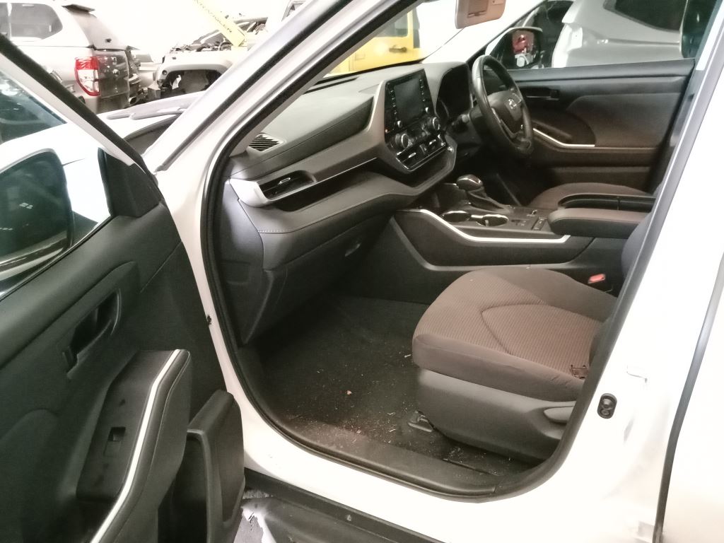 Toyota Kluger 2022 White Wrecking
