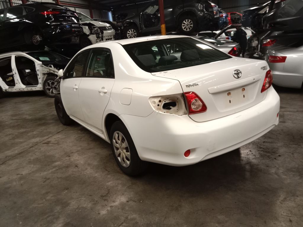 Toyota corolla 2010 White Wrecking