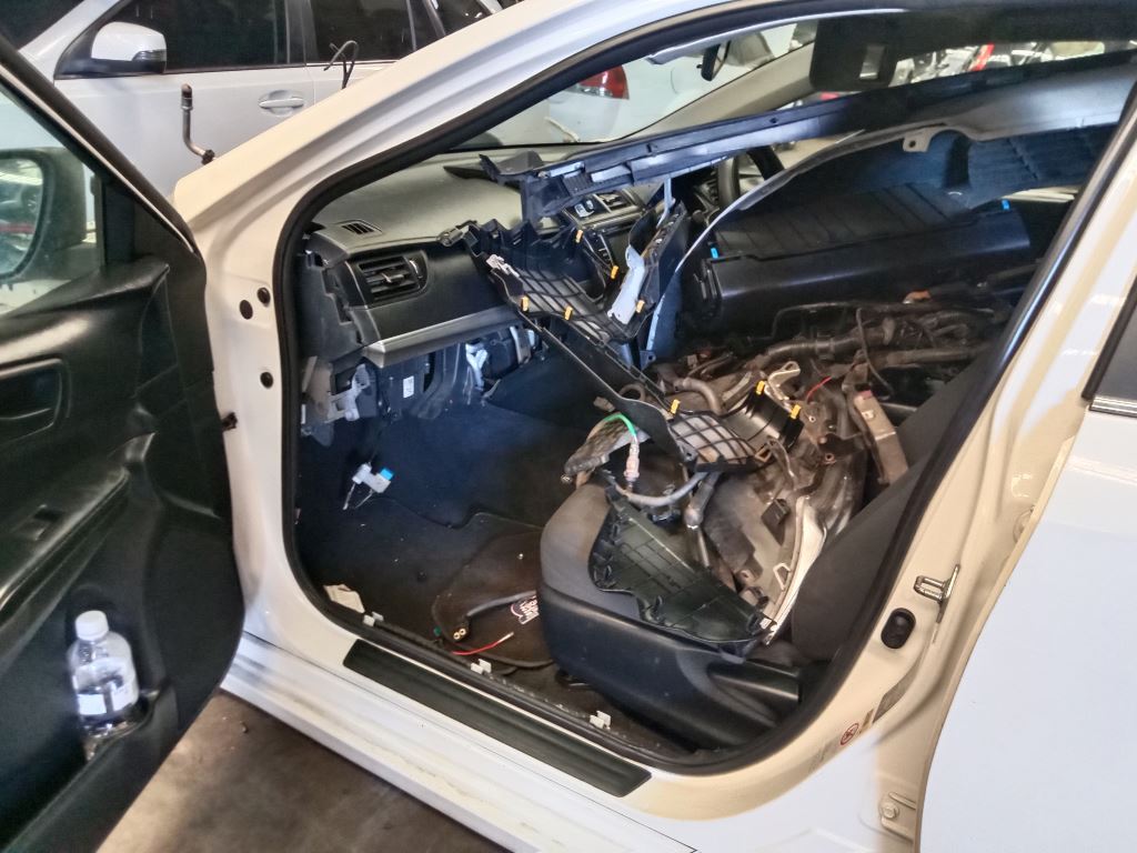 Toyota Camry 2014 White Wrecking