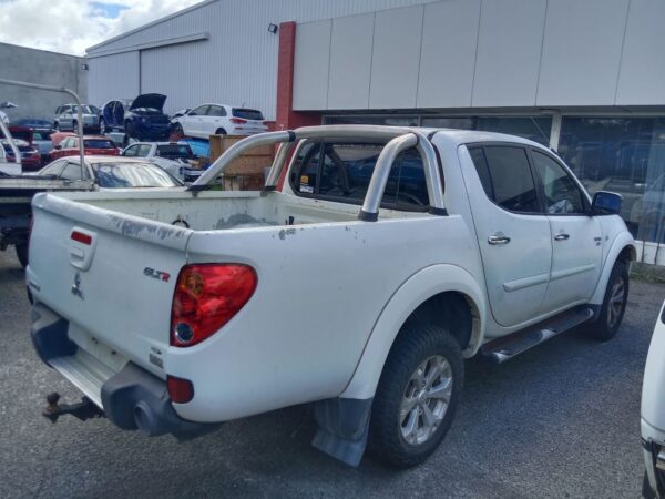 Mitsubishi Triton 2012 White Wrecking