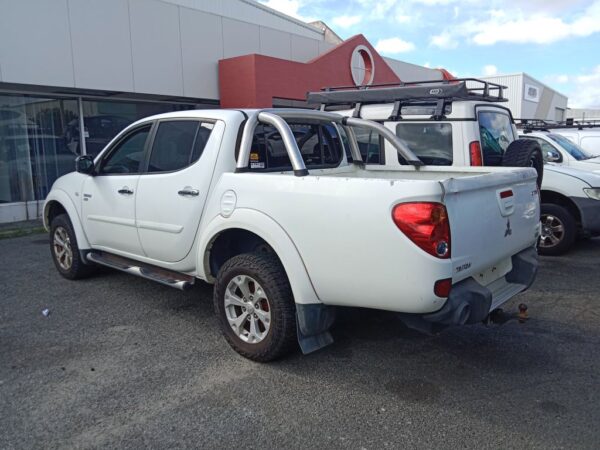 Mitsubishi Triton 2012 White Wrecking
