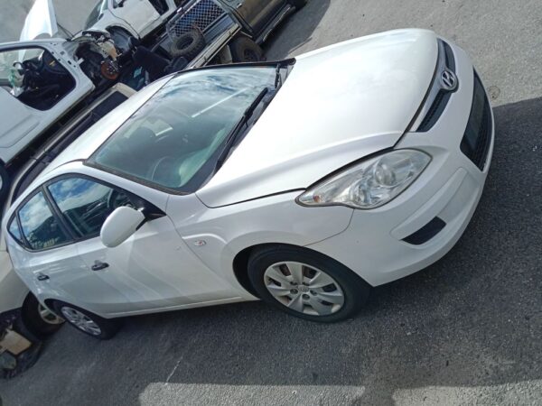 Hyundai i30 2009 White Wrecking