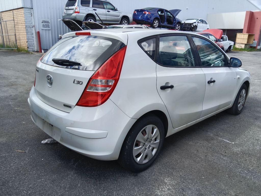 Hyundai i30 2009 White Wrecking