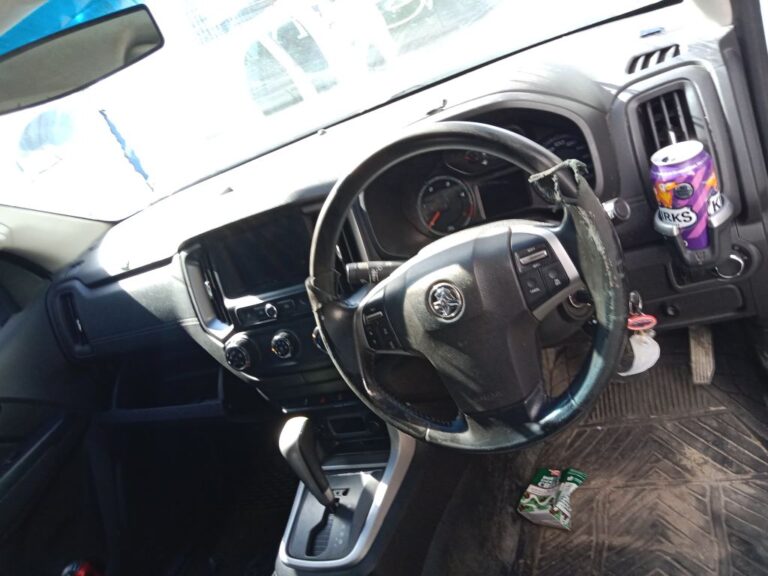 Holden Colorado 2019 White Wrecking