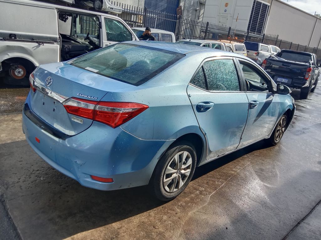 Toyota corolla 2015 Blue Wrecking