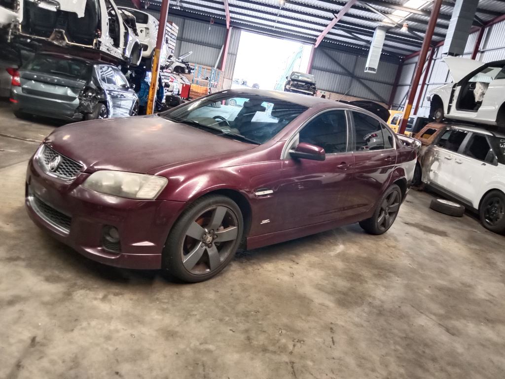 Holden Commodore SV6 2012 maroon Wrecking
