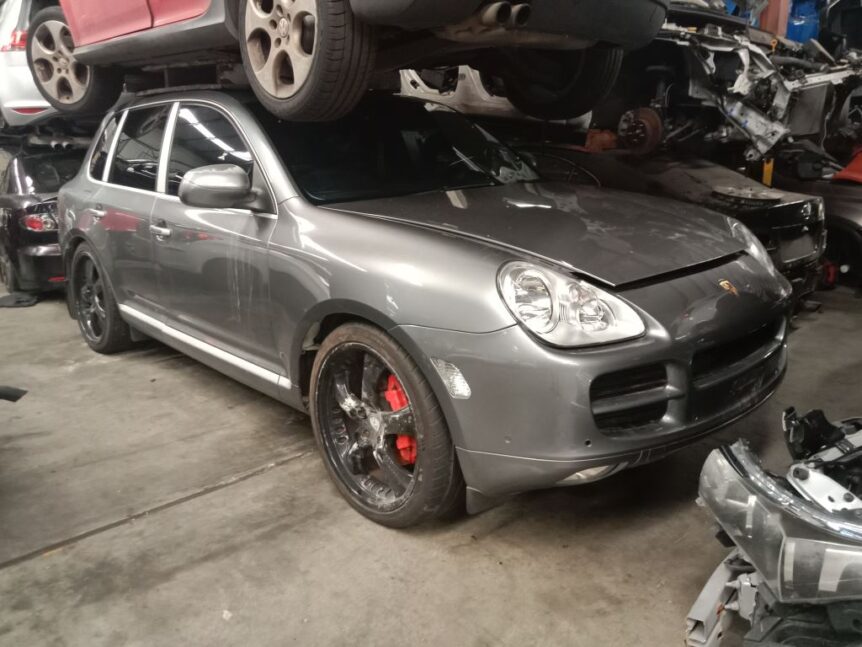 Porsche Cayenne 2005 Grey Wrecking