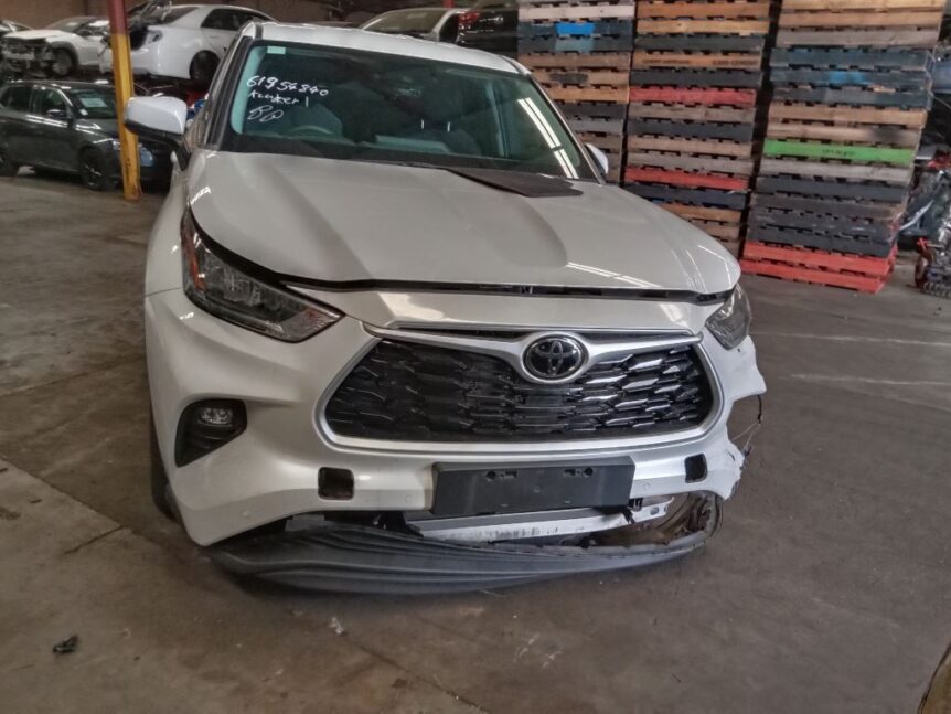 Toyota Kluger 2022 White Wrecking