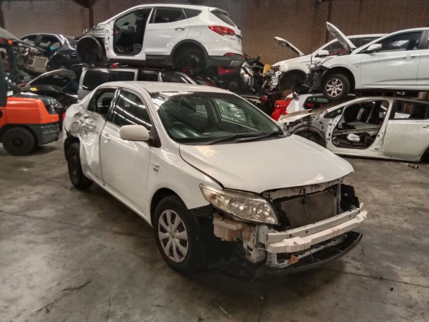 Toyota corolla 2010 White Wrecking