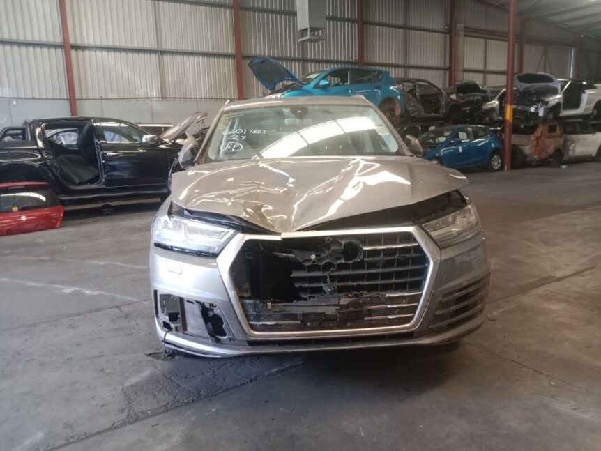 Audi Q7 2016 Grey Wrecking