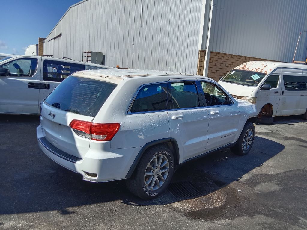 Jeep Grand Cherokee 2015 White Wrecking