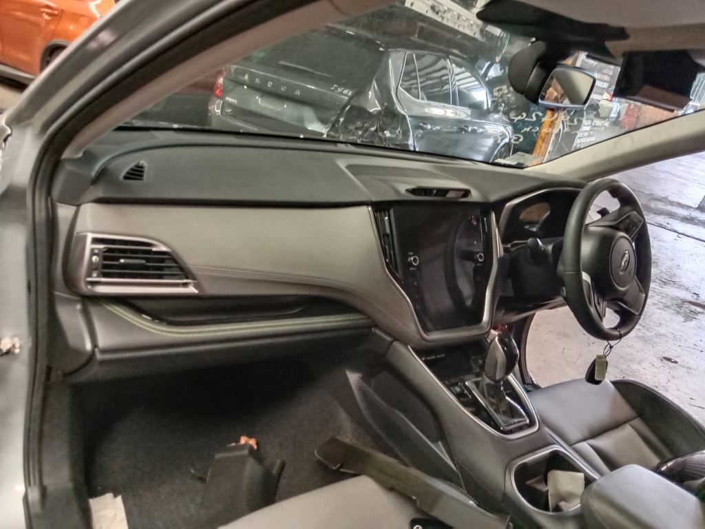 Subaru outback 2023 Grey Wrecking