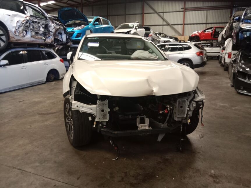 Subaru outback 2015 White Wrecking