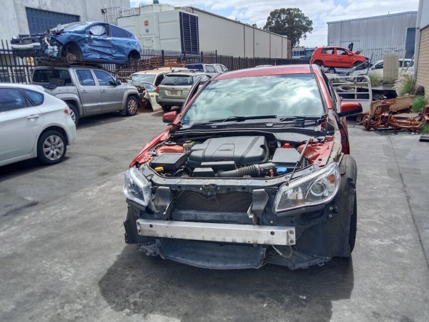 Holden Commodore VF 2016 maroon Wrecking